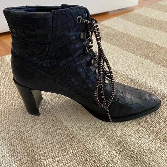 stuart weitzman gigi boots